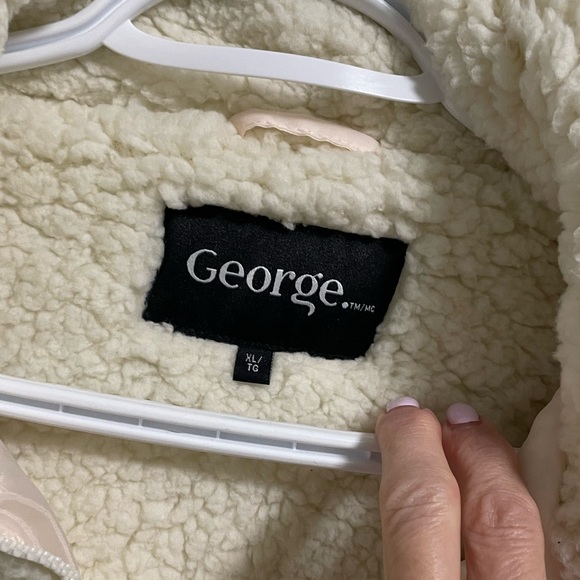 George Sherpa Jacket Size XL White in color - Picture 3 of 5